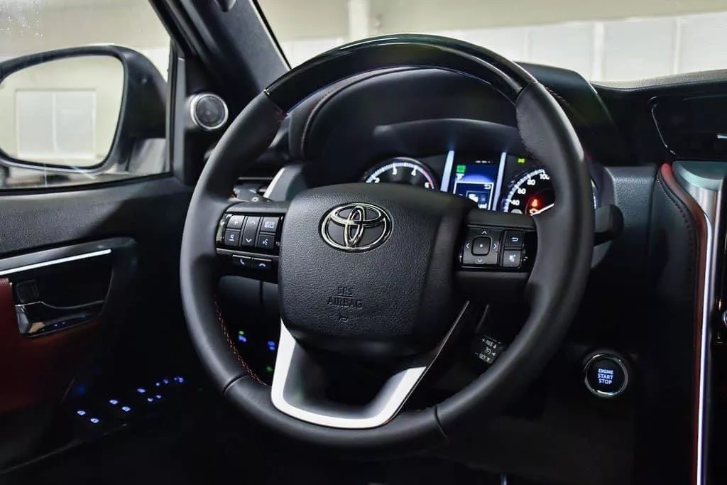 Khoang lái Toyota Fortuner