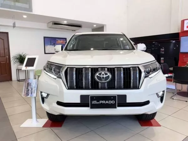 Ngoại thất phía trước Toyota Land Cruiser Prado
