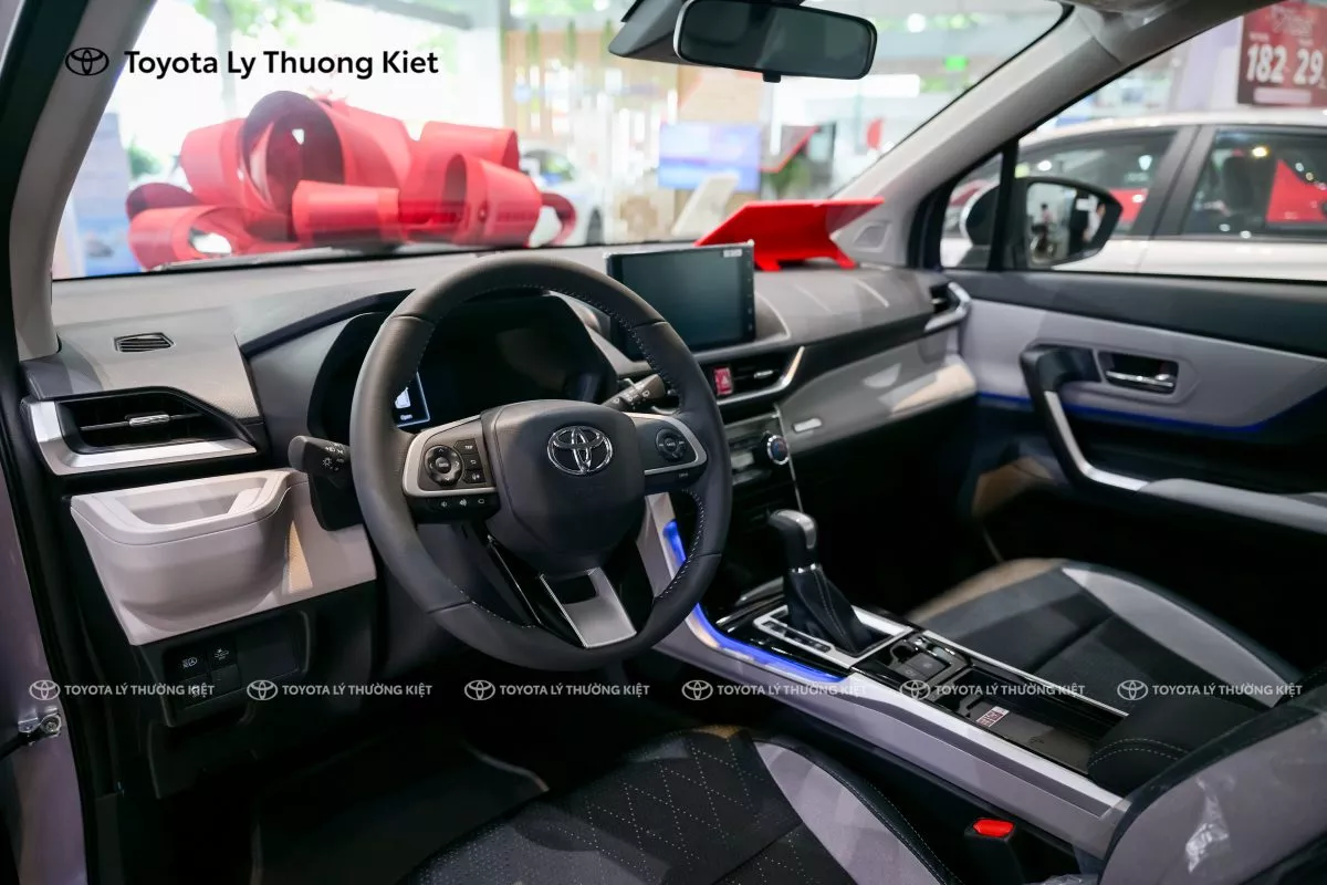 Khoang lái Toyota Veloz Cross 2025