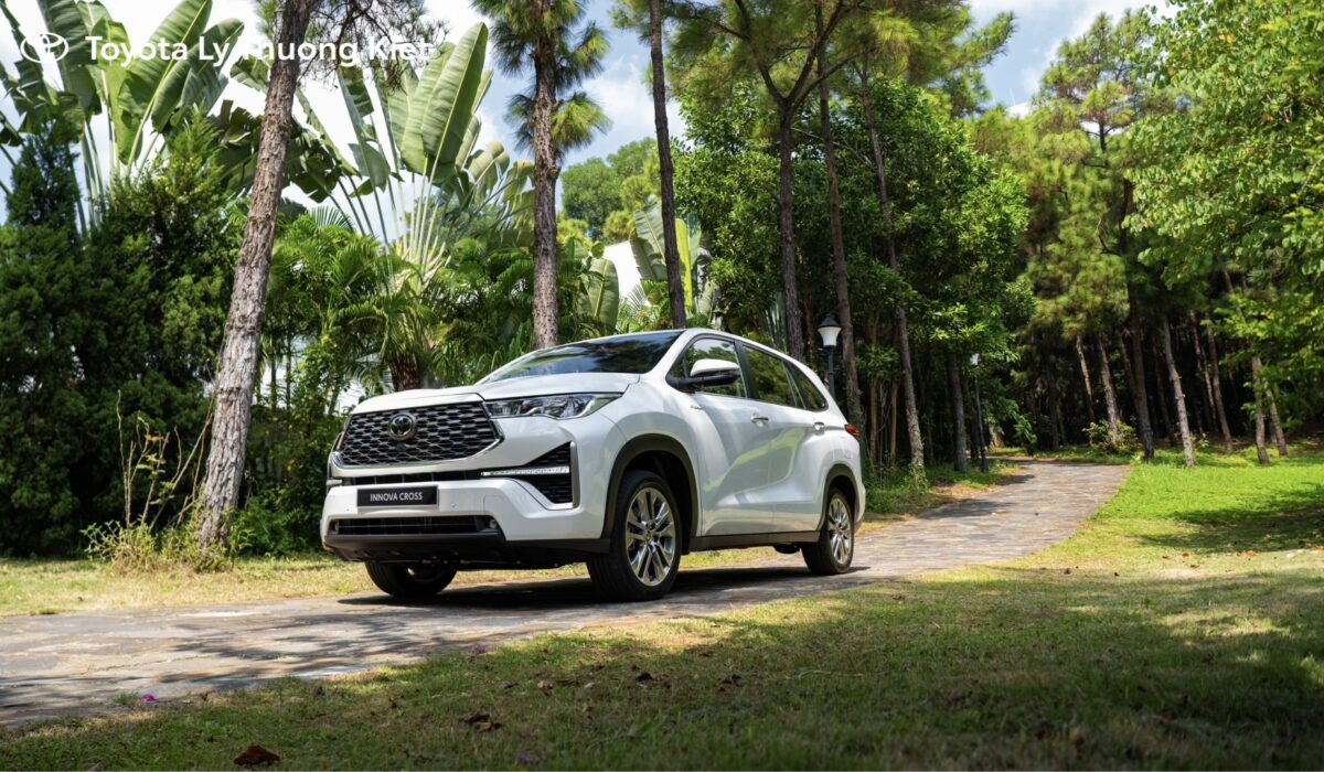 Toyota Innova Cross