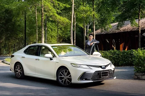 You Are Currently Viewing Vì Sao Toyota Camry Vượt Trội Trong Phân Khúc Sedan Hạng D?